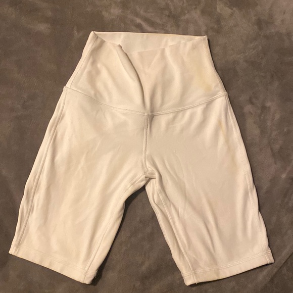 LULU LEMON white biker shorts - Picture 2 of 3